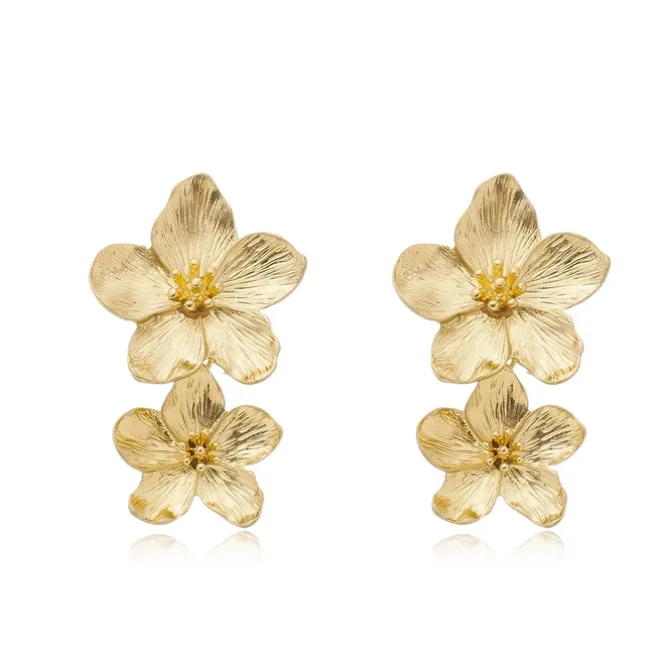 Brinco Flor Amarílis Dourado Piuka